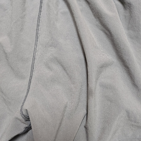 Lululemon Hotty Hot Low-Rise Lined Short 4" (Rhino Grey) - Picture 14 of 15